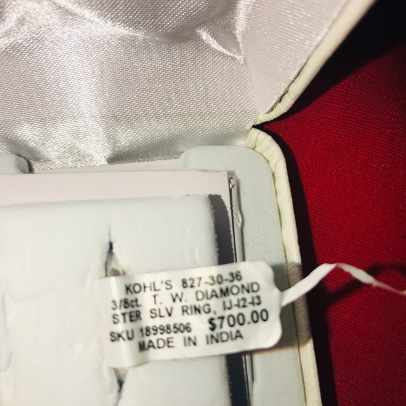 Sterling Silver Diamond Ring - Picture 3 of 3